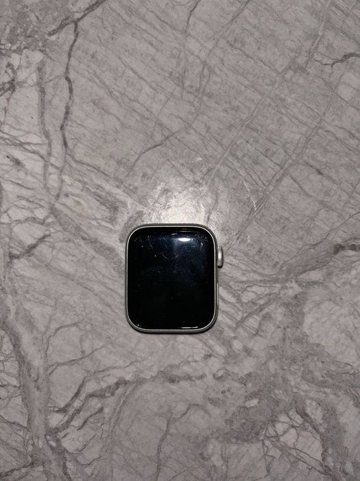 Apple watch se 40 mm вживані