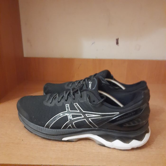 Продам кросівки асікс