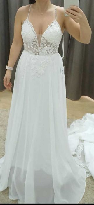 Vestido de noiva fluído como novo