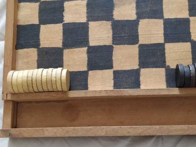 Tabuleiro de Damas Artesanal Antigo
