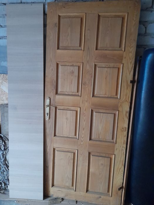 Двери входные дерево б/у