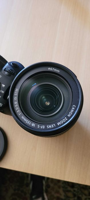 Canon EOS 700D (Rebel T5i) com lente 18-135mm IS STM + Cartão 64GB
