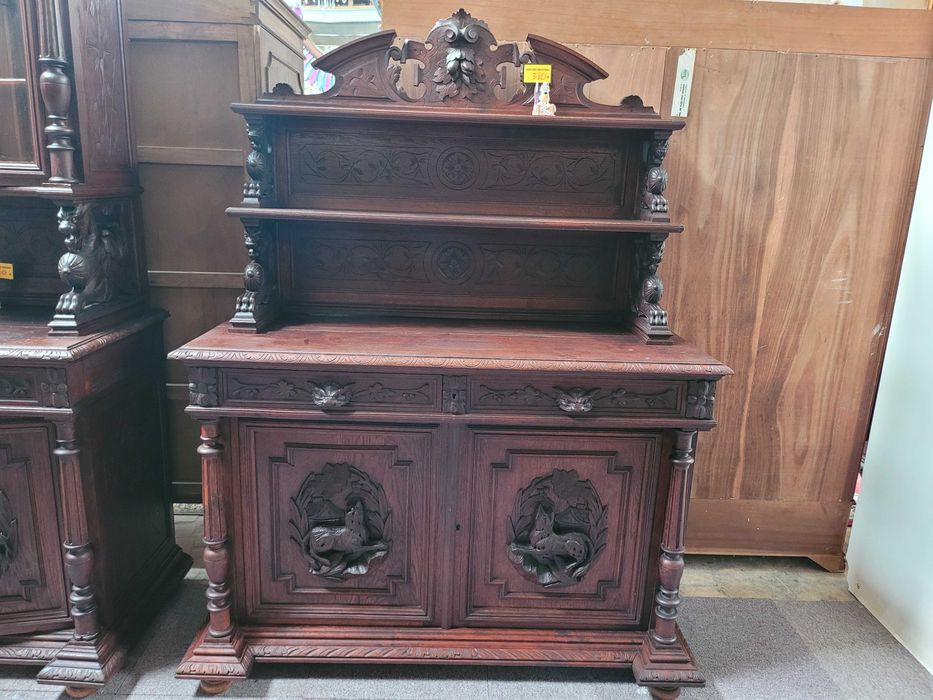 Móvel muito antigo em madeira maciça - Bom estado geral