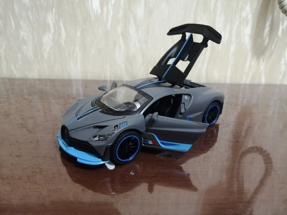 Моделька Dodge Challenger,Nissan GTR34 Skyline, Porsche 911,Bugatti