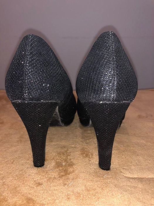 Sapato preto de senhora