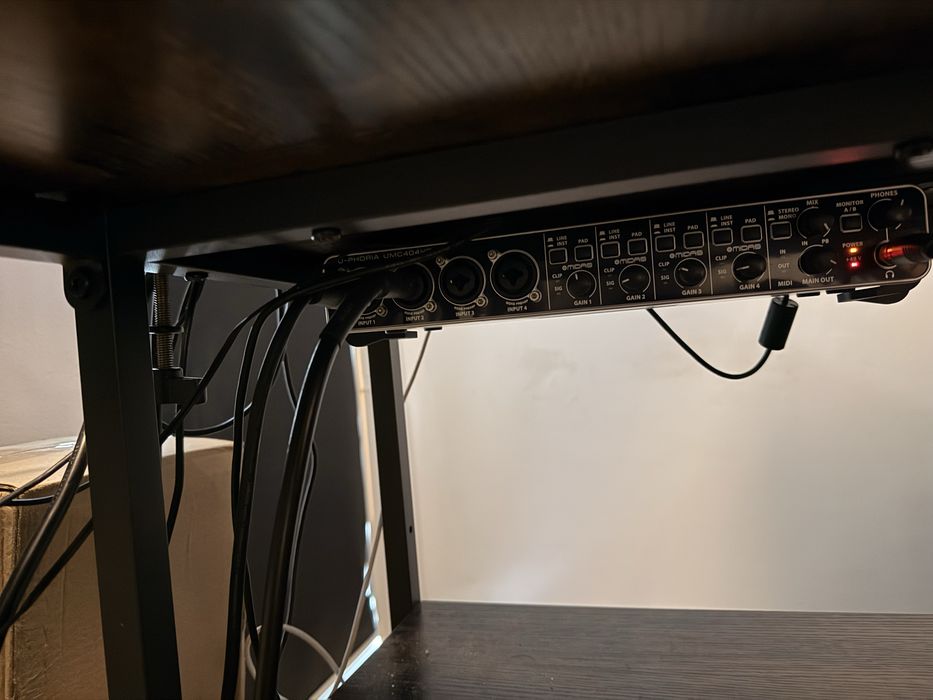 Interfejs BEHRINGER 404HD