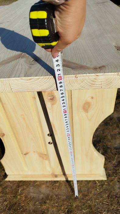 Stół ogrodowy drewniany.