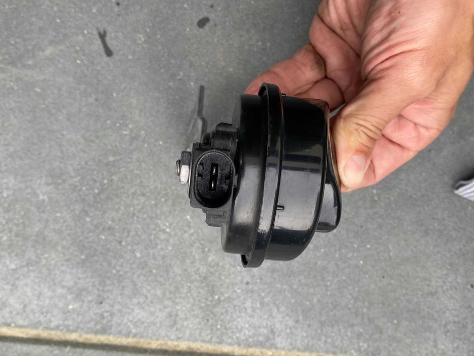 klakson , A046466 , 95B.951.211  . 95B.951.186 zestaw z uchwytem