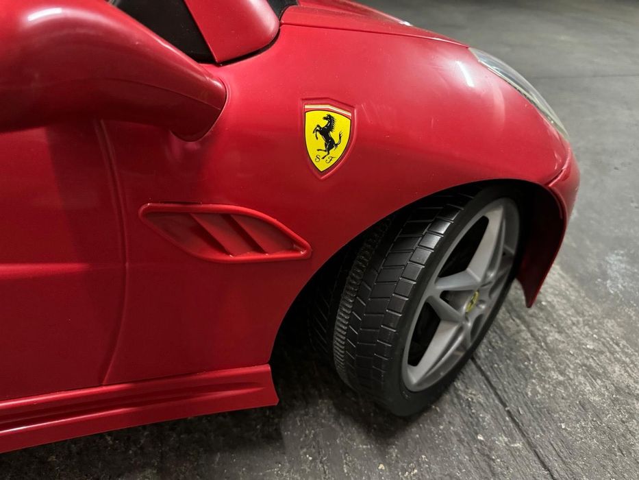 Carro elétrico dois lugares Ferrari para criança