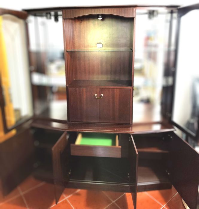 Cristaleira estilo inglês