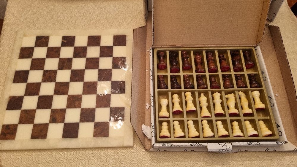 Vendo tabuleiro e peças xadrez