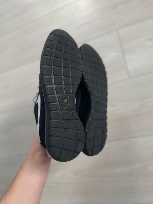Оригінальні кросівки  Nike Roshe Run 41р 26 см водонепроникні