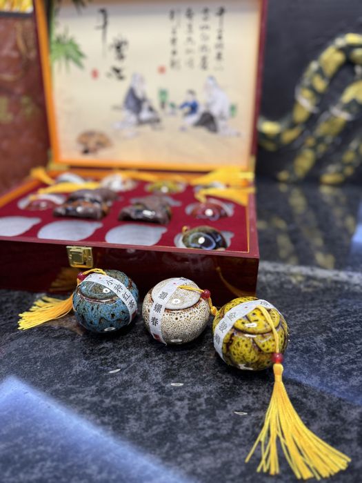 Елітний подарунковий набір китайського чаю з фігурками достатку