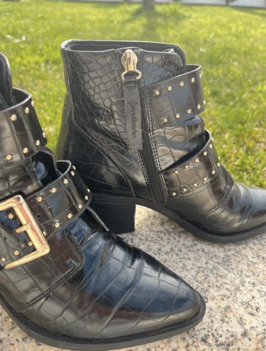 Sapatos/botas pretas Stradivarius