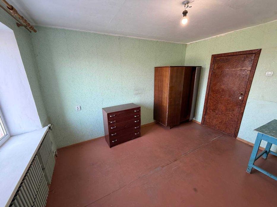 Чотирикімнатна квартира! Роздільне планування, низька ціна!