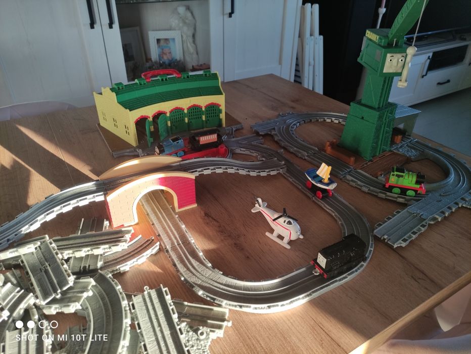 Zestaw Tomek i przyjaciele, Domkowo i dźwig Karolek