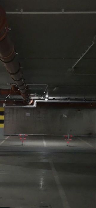 Miejsce postojowe w hali garażowej