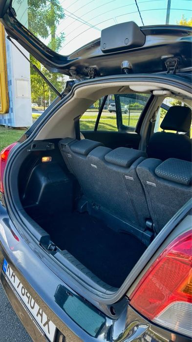 Yaris 1.33 бензин 2009 року