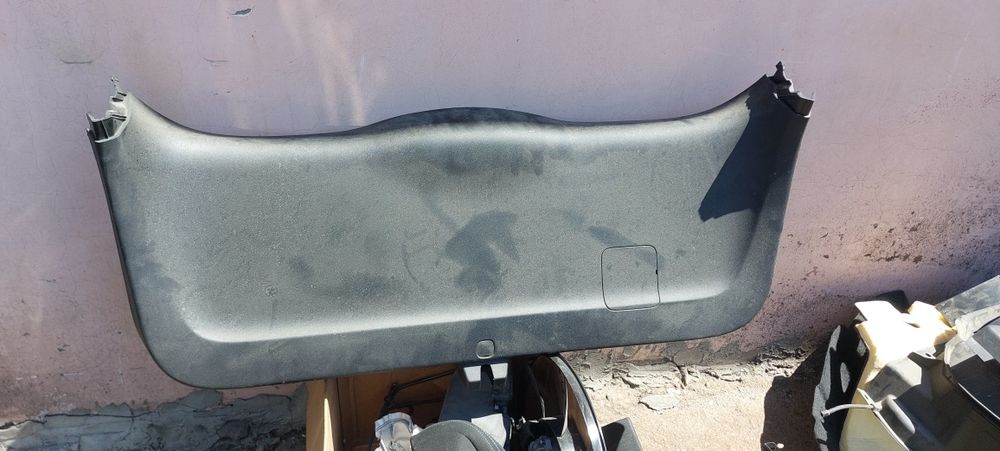 Chevrolet Bolt EUV накладка обшивка крышки багажника ляды