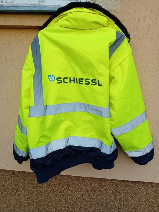 Робоча,світловітбивна куртка.52-54р.