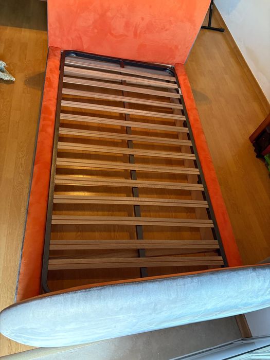 Vende-se 2 camas de solteiro