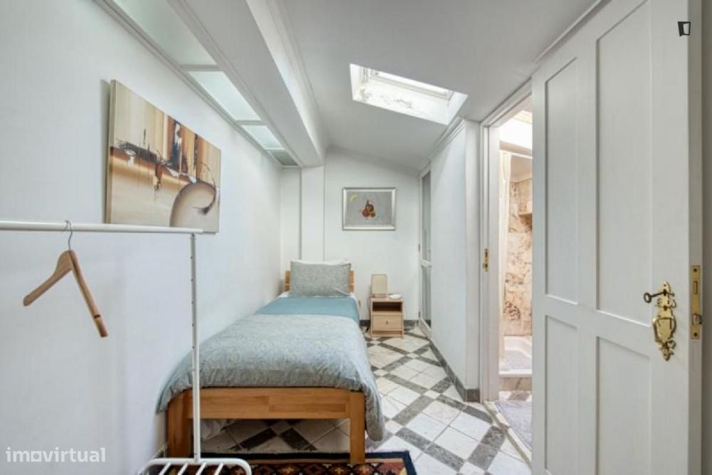 Quarto - localizado em Carcavelos Lisbon