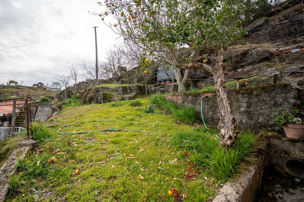2 Casas de Aldeia c/ Logradouro | Potencial Turismo Rural ou Habitação