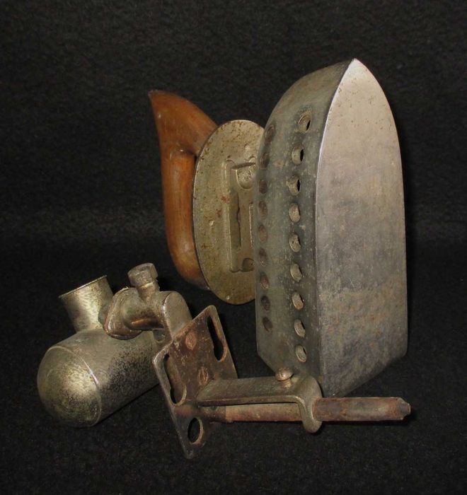 Raríssimo Ferro de Engomar Antigo a Álcool FELDMEYER (c. 1900) Relíquia de Colecção