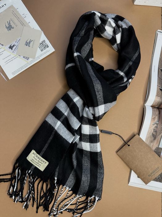 Popularny szalik w stylu Burberry