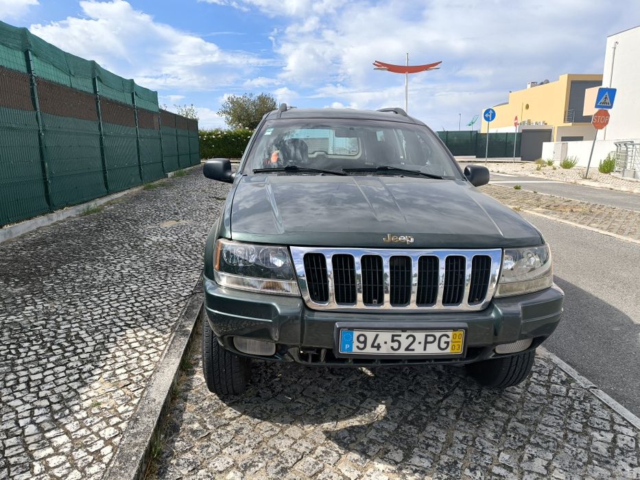 Cherokee em muito bom estado. De garagem