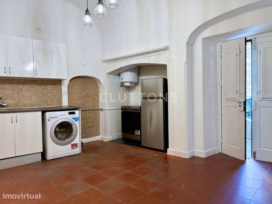 Investimento no Centro Histórico de Évora, 2 Apartamentos, Junto Un...