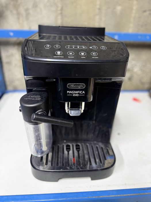 Кавомашина Delonghi Magnifica Evo ECAM