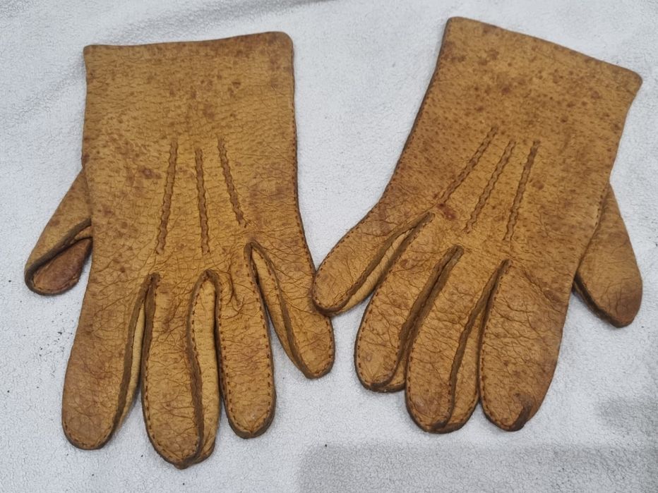 Luvas em Pele em bom estado