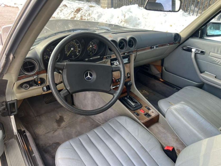 Piękny Mercedes 380 SL w107