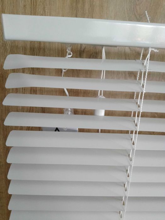 Żaluzja Aluminiowa Jasnobeżowa Połysk 101x90  1 szt.  Nowa