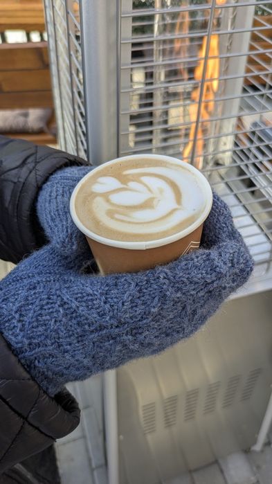 Шапка і рукавиці.