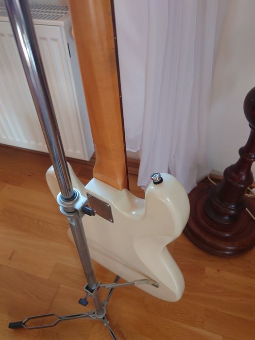 Gitara basowa fretless Jazz bas