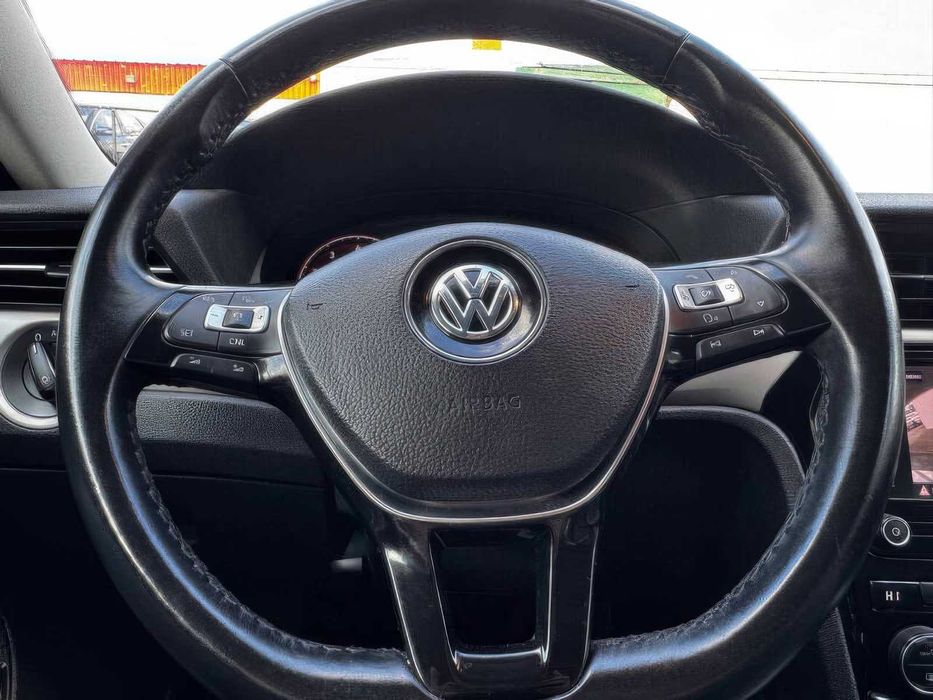 Volkswagen Passat SE      2020