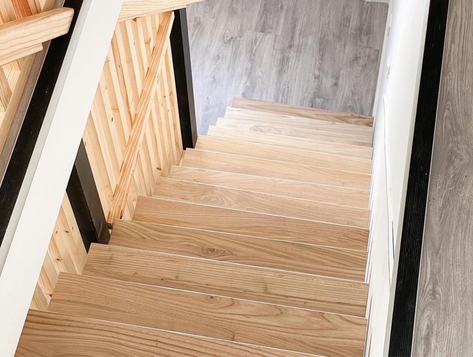 Degraus de madeira maciça por medida