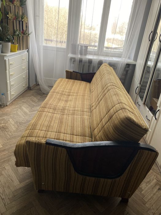 Диван старий, на дачу, безкоштовно