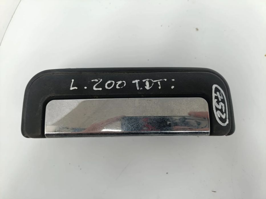 Puxador porta trás direito MITSUBISHI L200 Pick Up Chassis (K6_T, K7_T