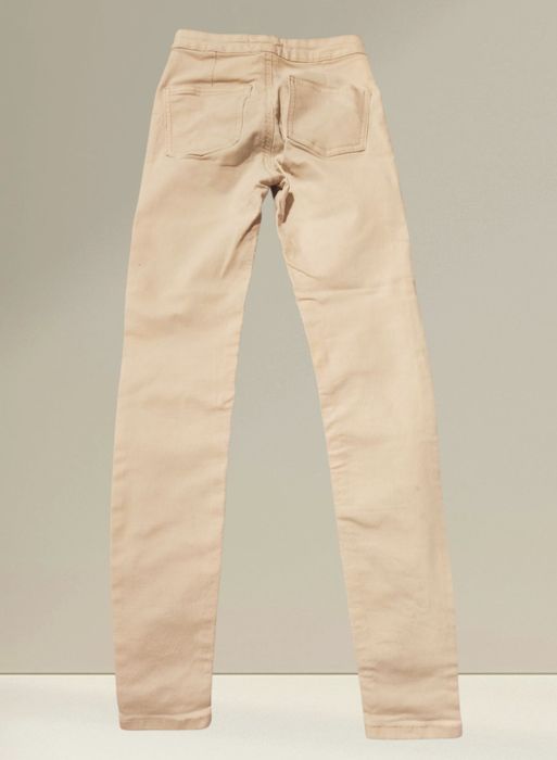 Pudrowe jeansy damskie