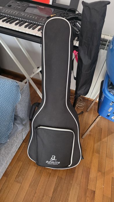 Guitarra clássica Admira Rosario nova