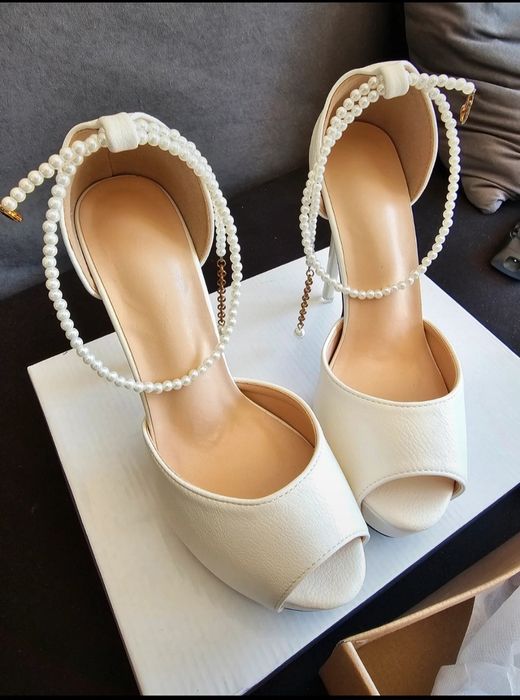 Buty na szpilce r. 36