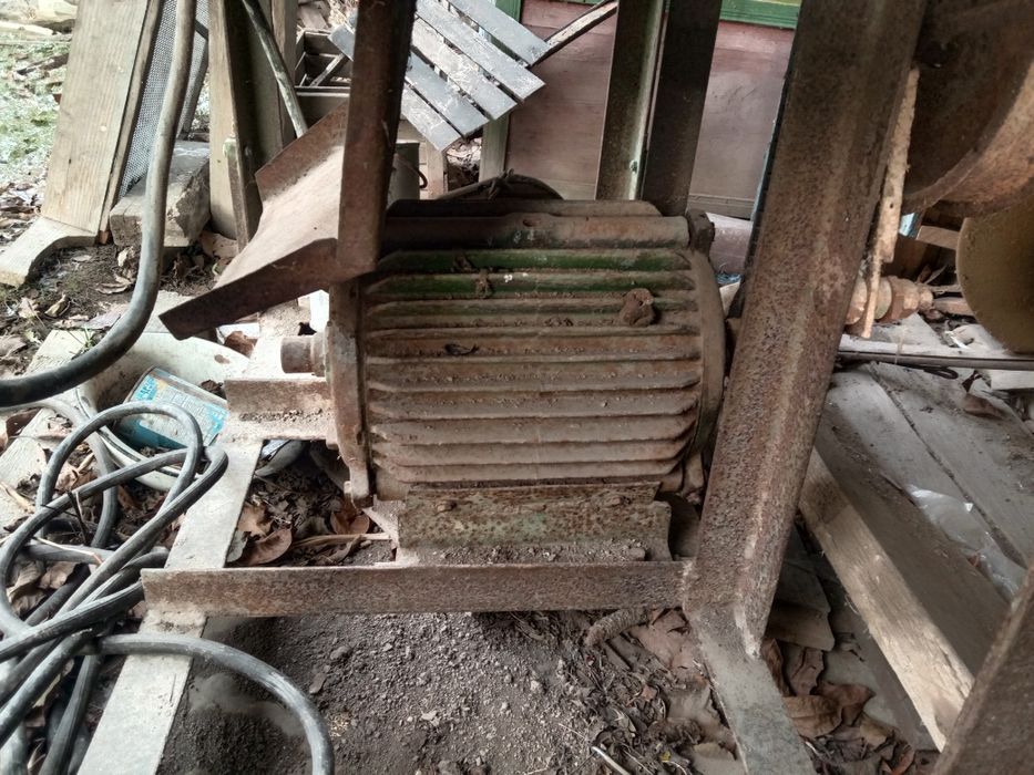 Циркулярка станок для різки дров