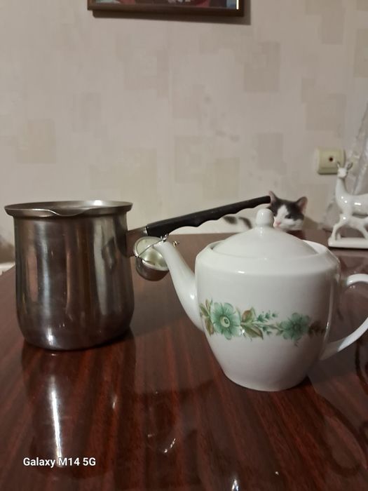 Кофемолка,турка и чайничек из нержавейки.Цена договорна