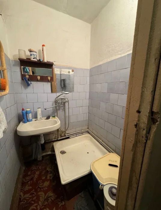 Здам в оренду кімнату в гуртожитку . Є все . Металургів