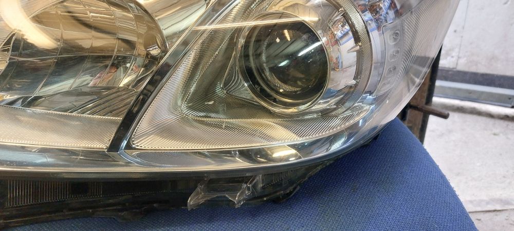 Reflektor Toyota Prius III lewa strona Koito