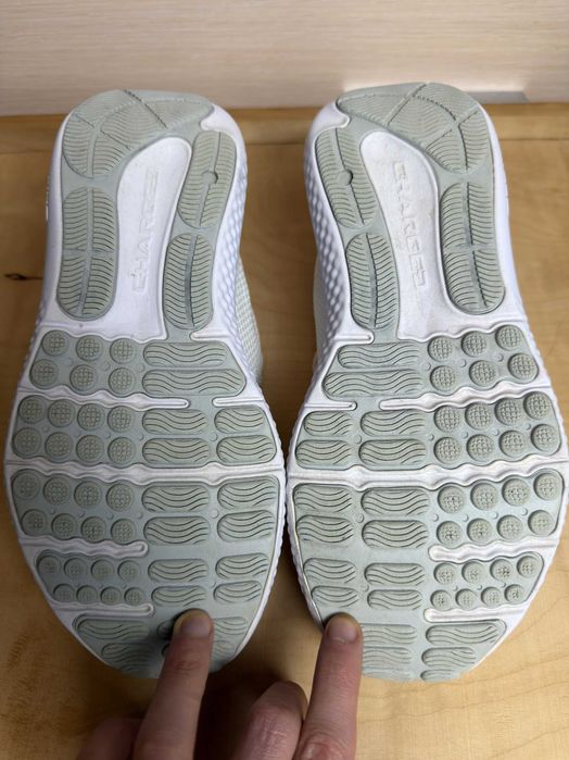 Under Armour Charged Surge 4 чоловічі кросівки 40 25 см