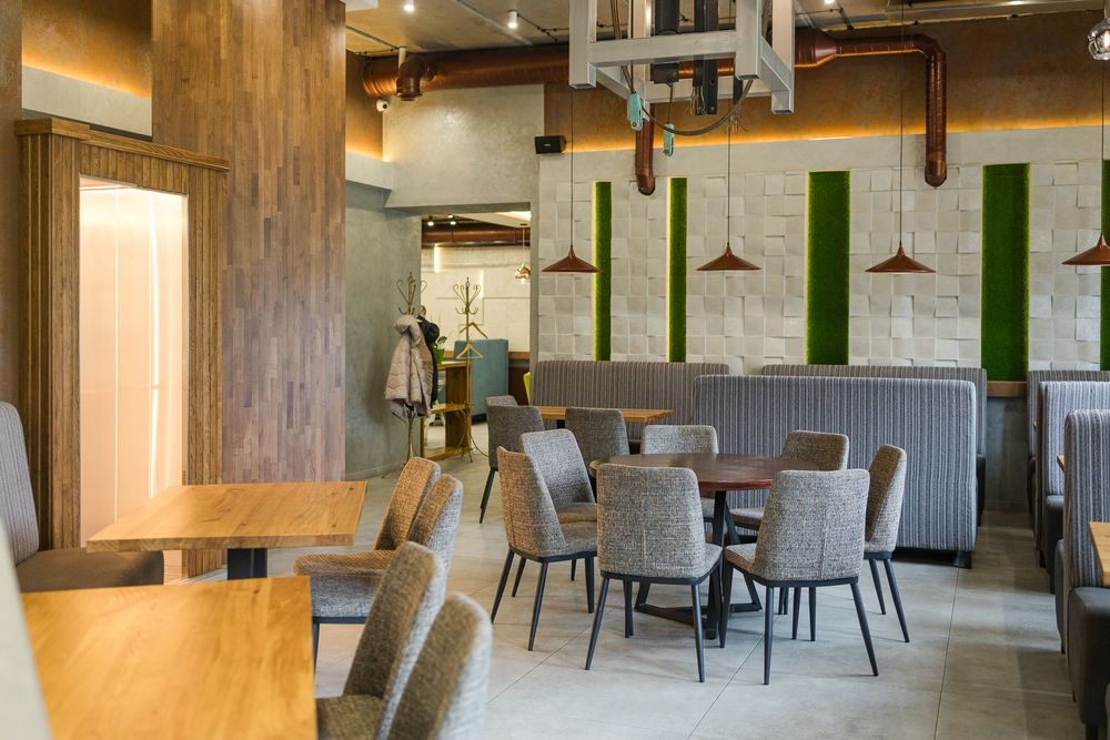 Готовий ресторан 442 м² біля VELES. Обладнання, інвентар, сонячна СЕС.